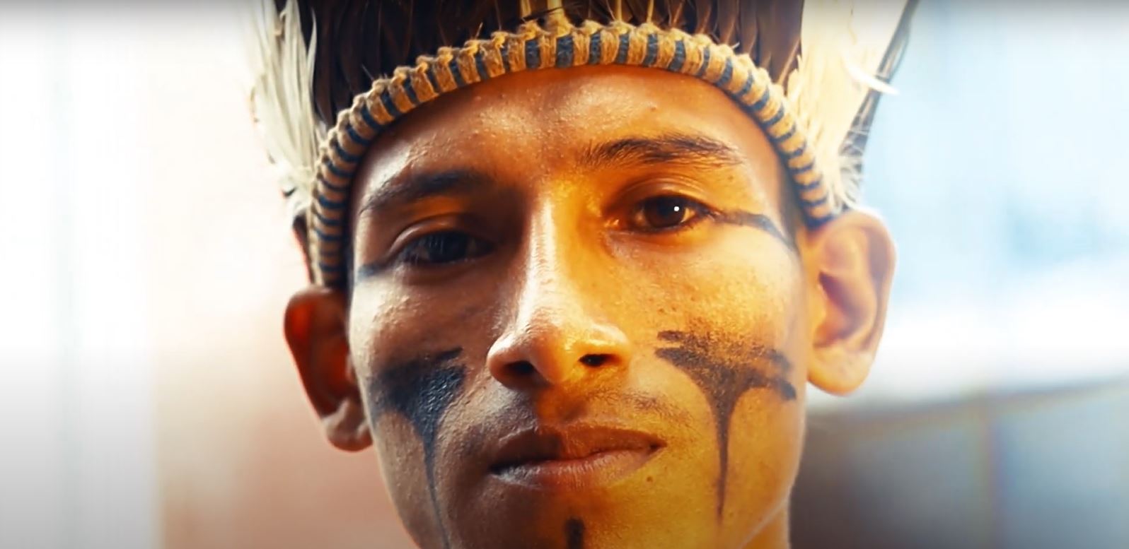 Photograph of Owerá, an Indigenous rapper.