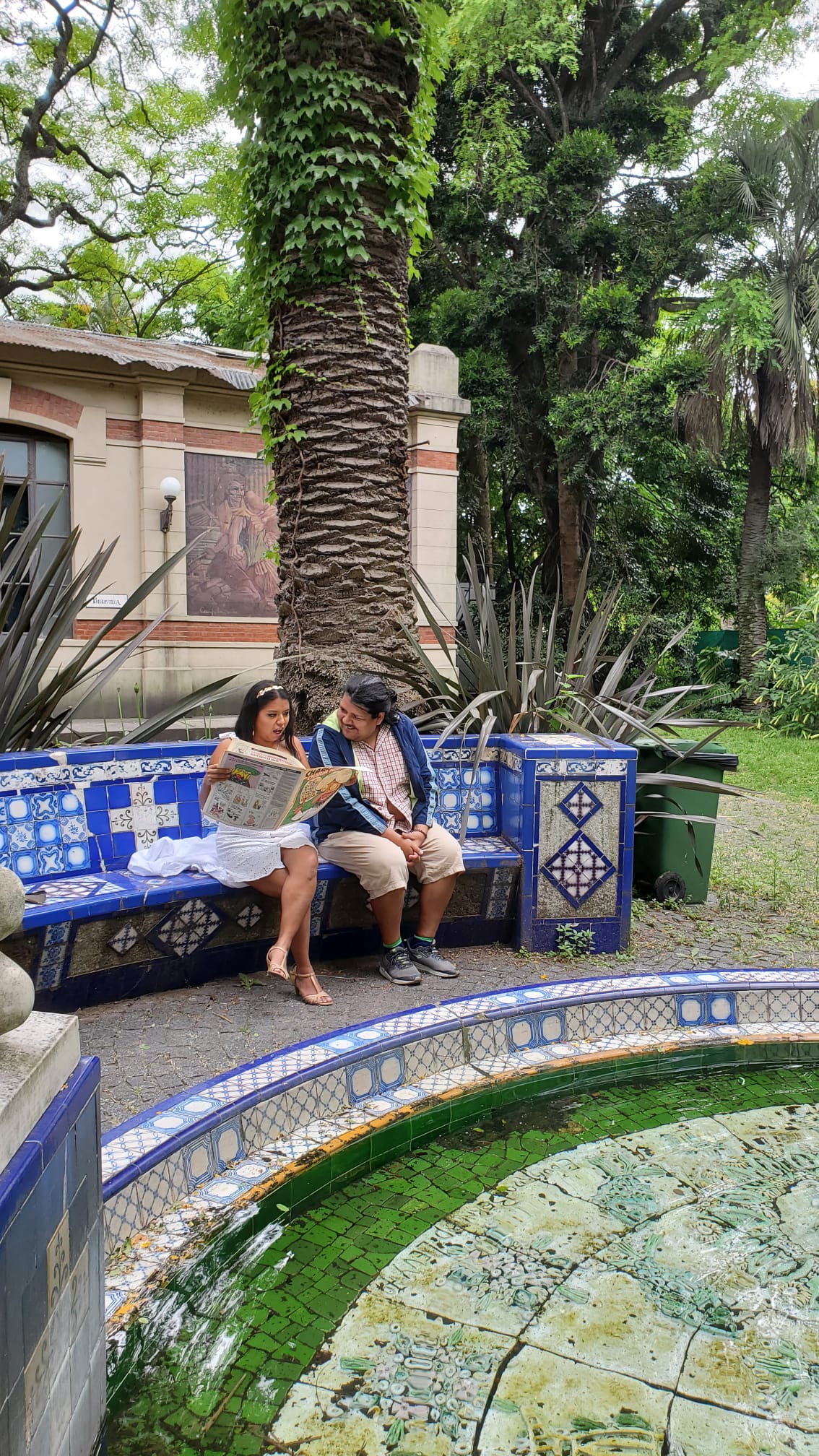 Rebe Lopez and Alejandro Mamani preparing the scene the day of the recording.