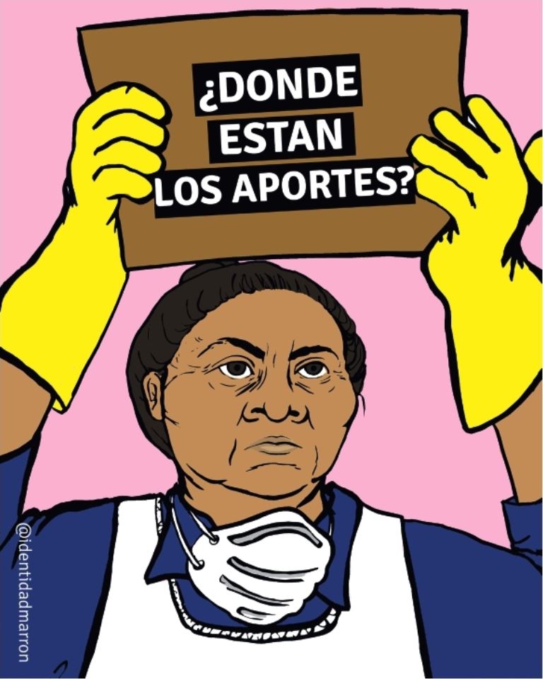 Woman with yellow rubber gloves and a mask around her neck, holding a placard asking 'Donde estan los aportes'?