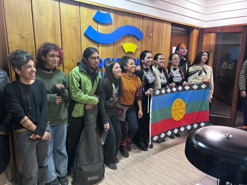 Artists at the National Radio in Bariloche smile for the camera.