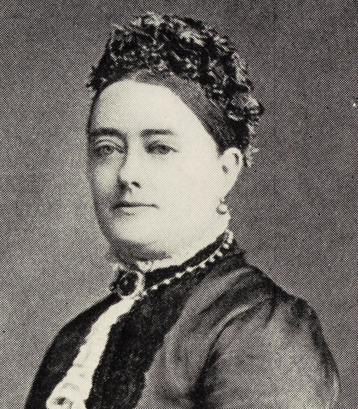 Portrait photograph of Enriqueta Rylands